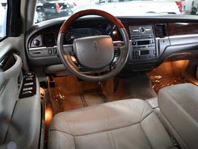 2011 Lincoln Town Car Signature Limited   - Photo 25 - Addison, IL 60101