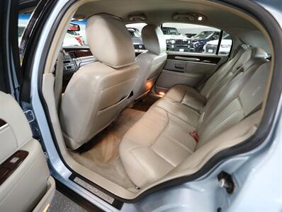 2011 Lincoln Town Car Signature Limited   - Photo 23 - Addison, IL 60101
