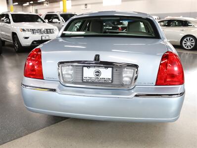 2011 Lincoln Town Car Signature Limited   - Photo 11 - Addison, IL 60101