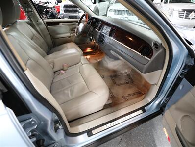 2011 Lincoln Town Car Signature Limited   - Photo 16 - Addison, IL 60101