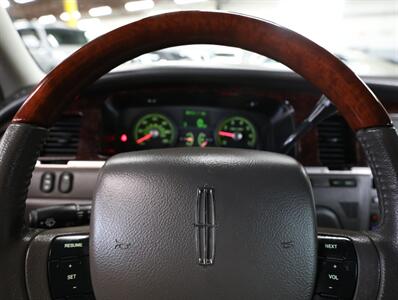 2011 Lincoln Town Car Signature Limited   - Photo 31 - Addison, IL 60101