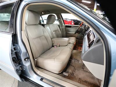 2011 Lincoln Town Car Signature Limited   - Photo 17 - Addison, IL 60101
