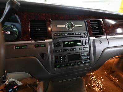 2011 Lincoln Town Car Signature Limited   - Photo 30 - Addison, IL 60101