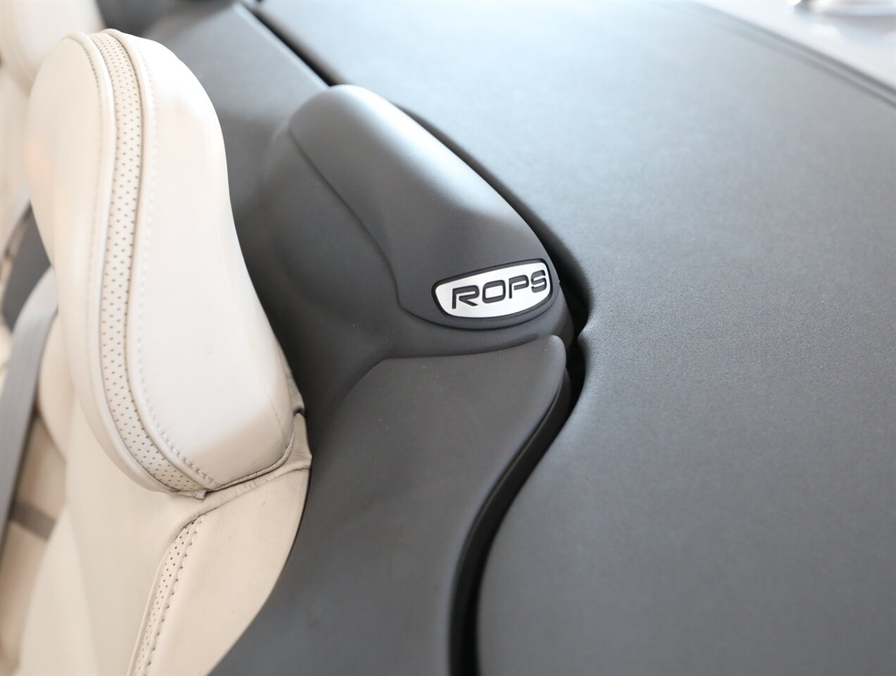 2012 Volvo C70 T5 Convertible - Photo 24 - Addison, IL 60101