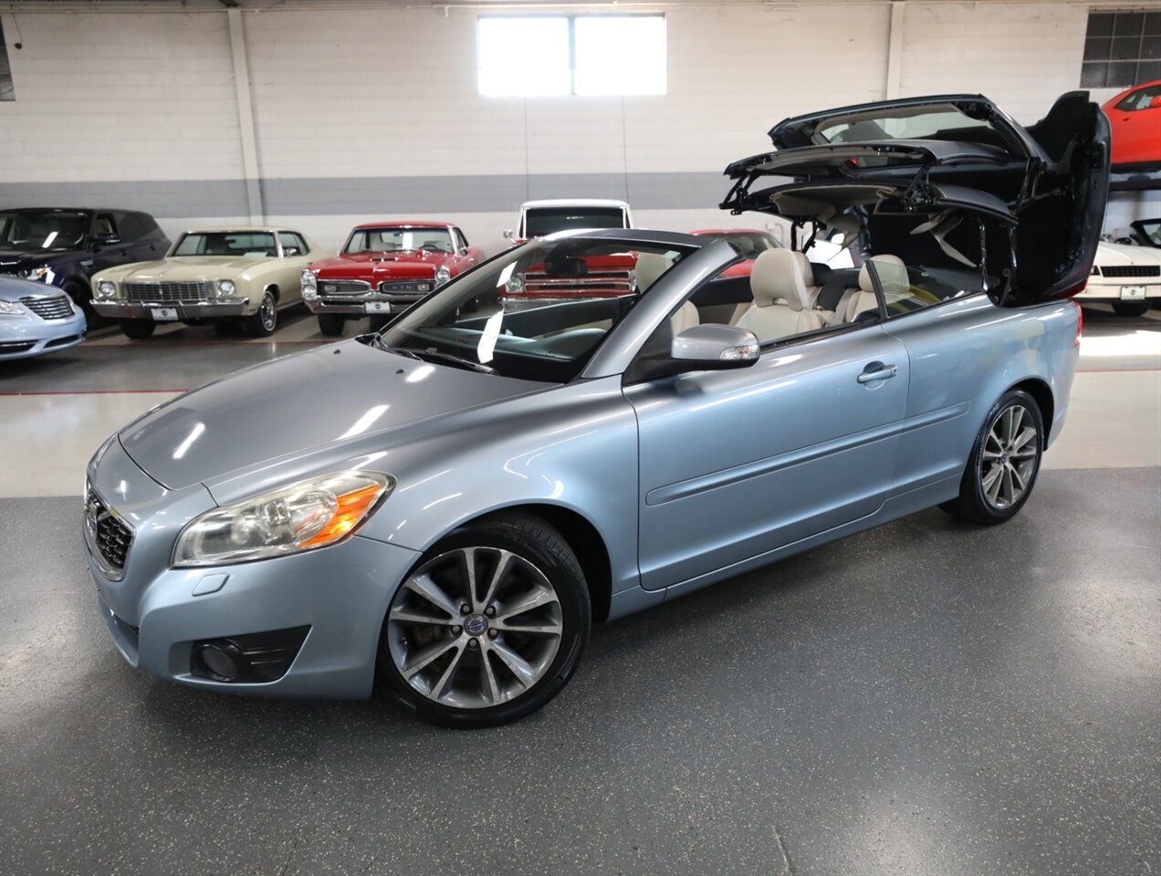 2012 Volvo C70 T5 Convertible - Photo 39 - Addison, IL 60101