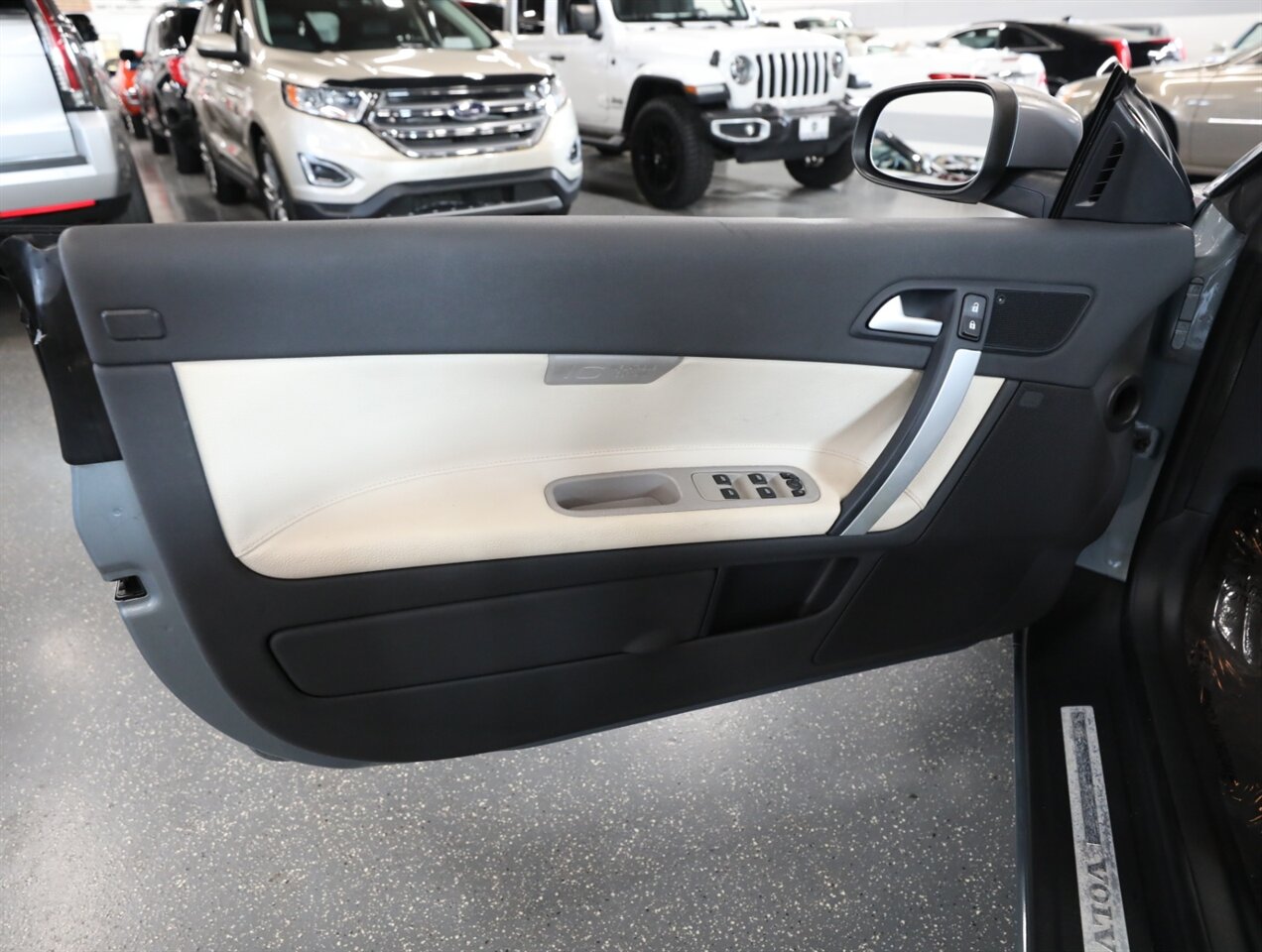 2012 Volvo C70 T5 Convertible - Photo 25 - Addison, IL 60101