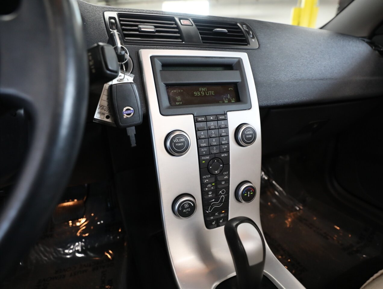 2012 Volvo C70 T5 Convertible - Photo 28 - Addison, IL 60101