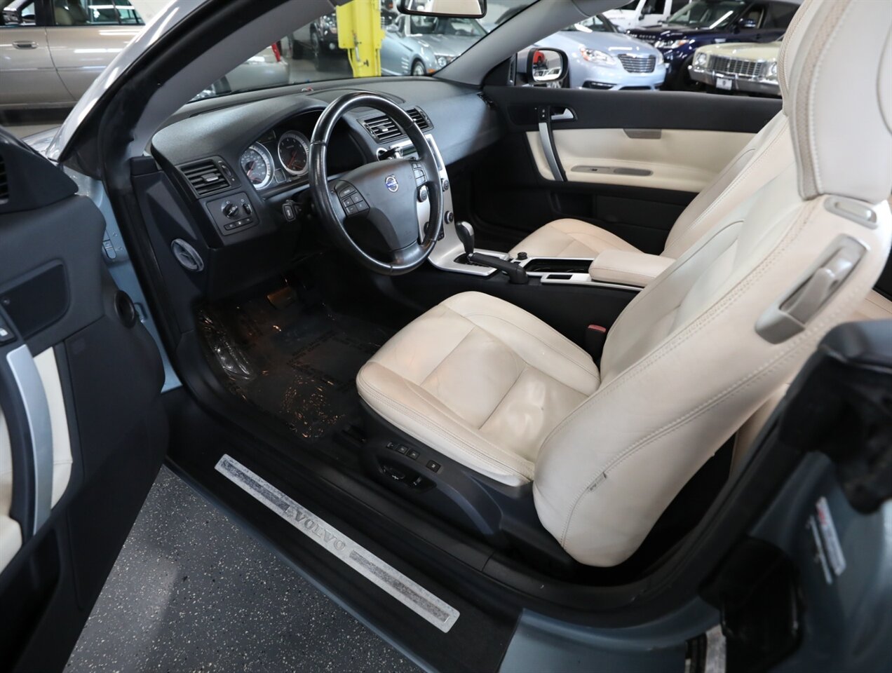 2012 Volvo C70 T5 Convertible - Photo 26 - Addison, IL 60101