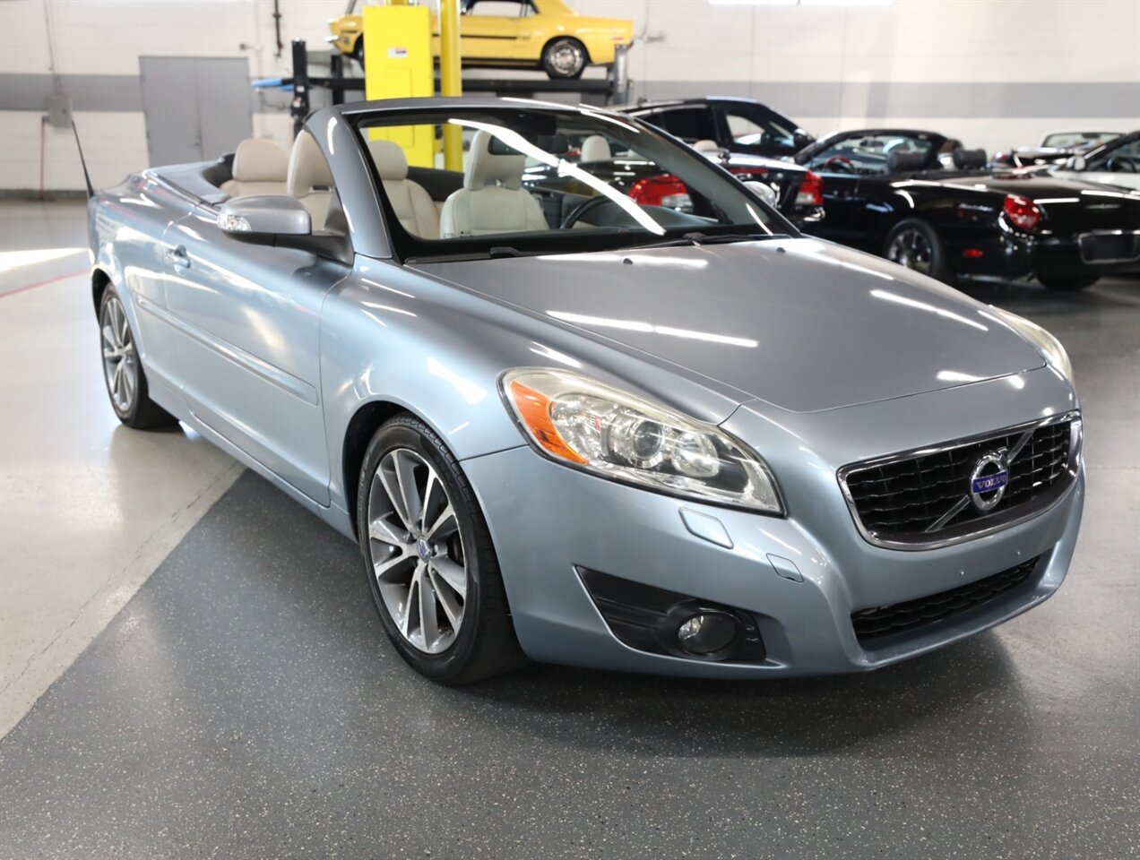 2012 Volvo C70 T5 Convertible - Photo 7 - Addison, IL 60101