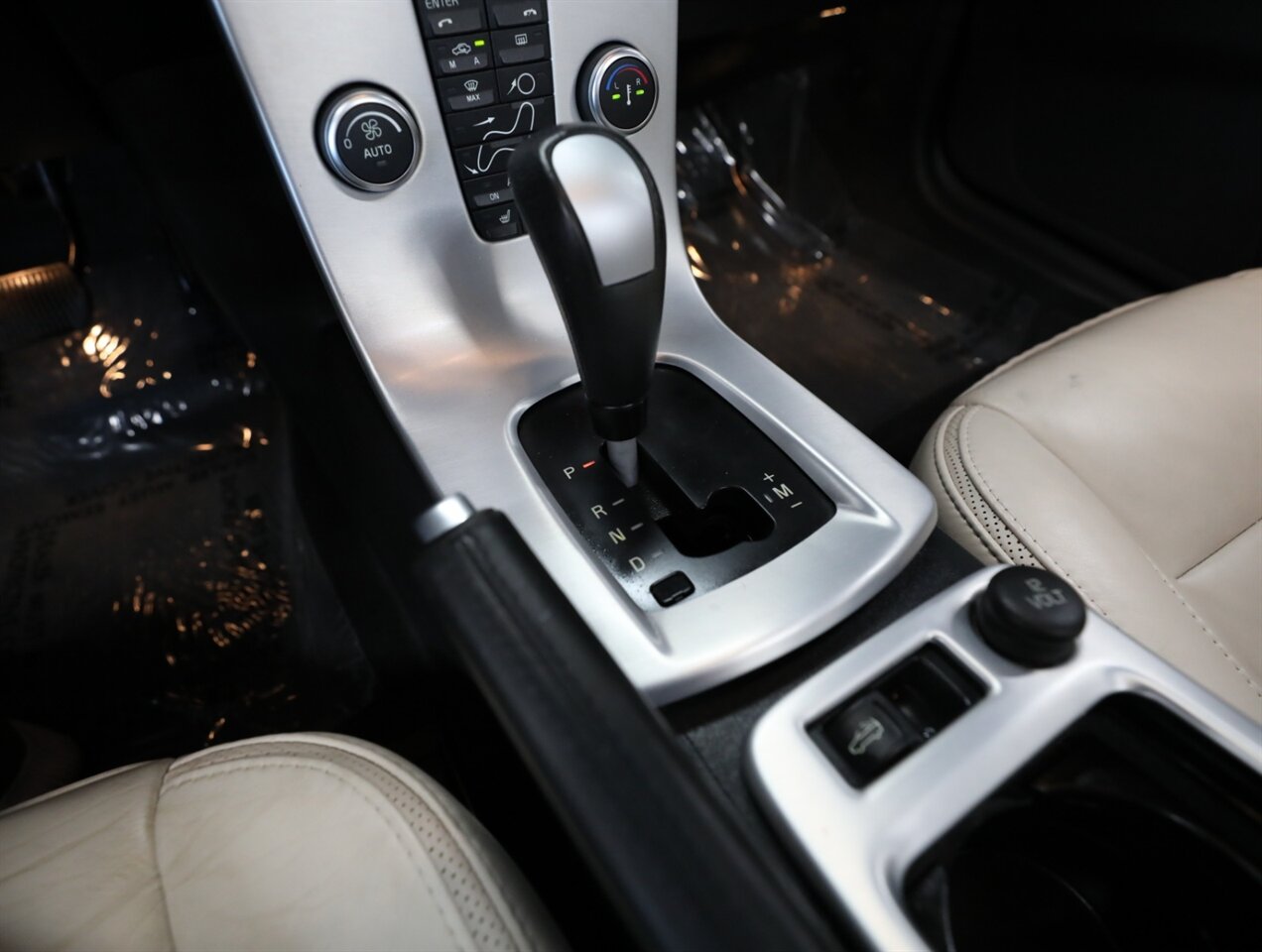 2012 Volvo C70 T5 Convertible - Photo 30 - Addison, IL 60101