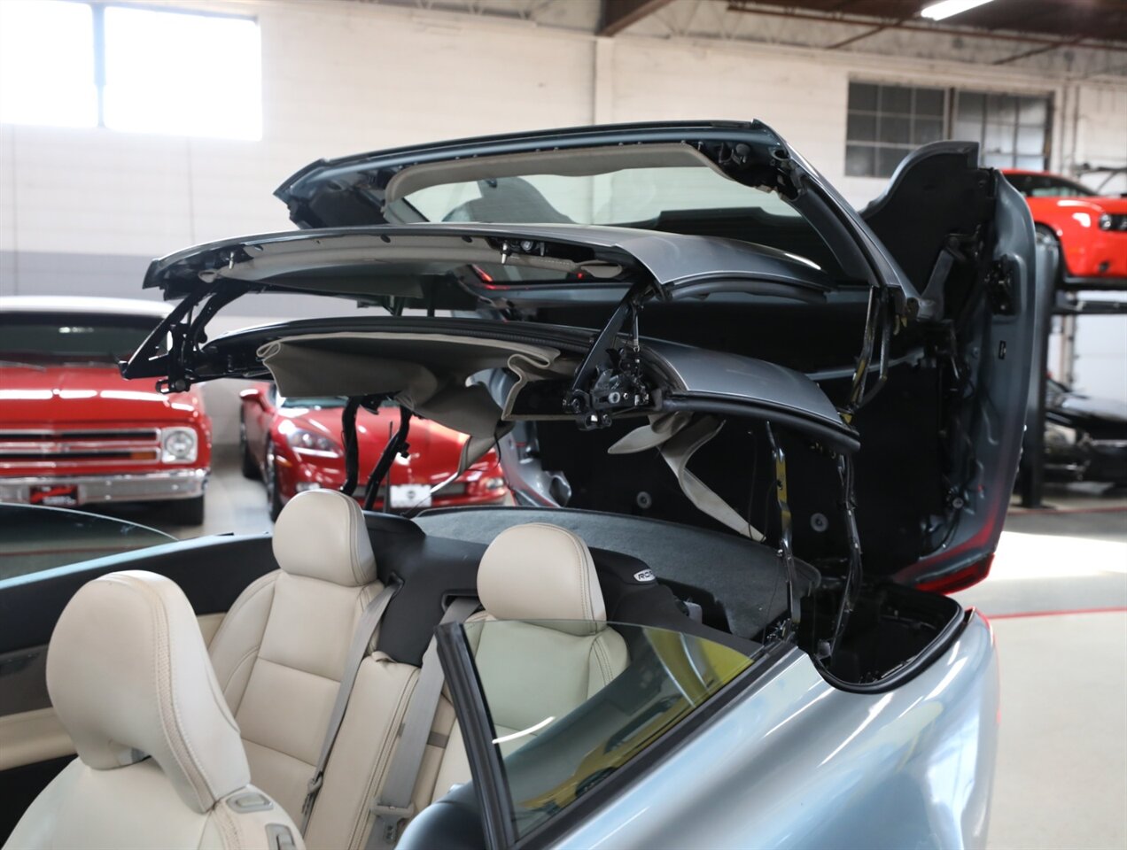 2012 Volvo C70 T5 Convertible - Photo 38 - Addison, IL 60101