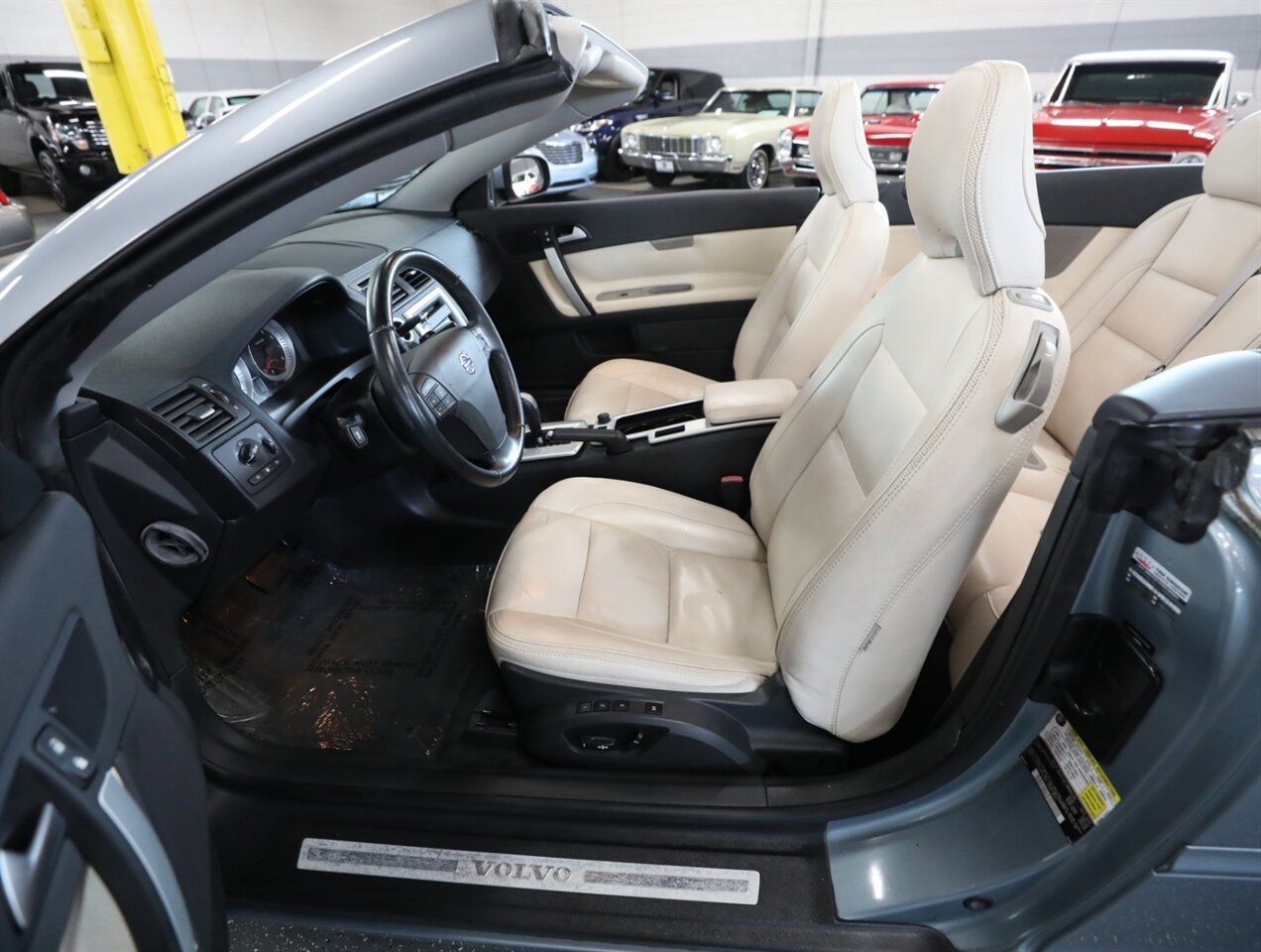 2012 Volvo C70 T5 Convertible - Photo 27 - Addison, IL 60101