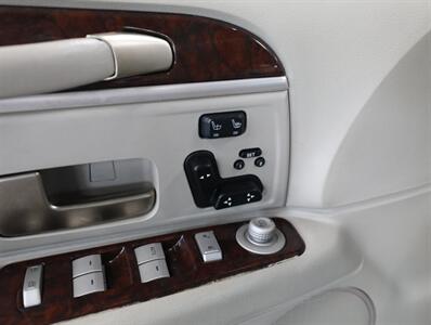 2010 Lincoln Town Car Signature Limited   - Photo 27 - Addison, IL 60101