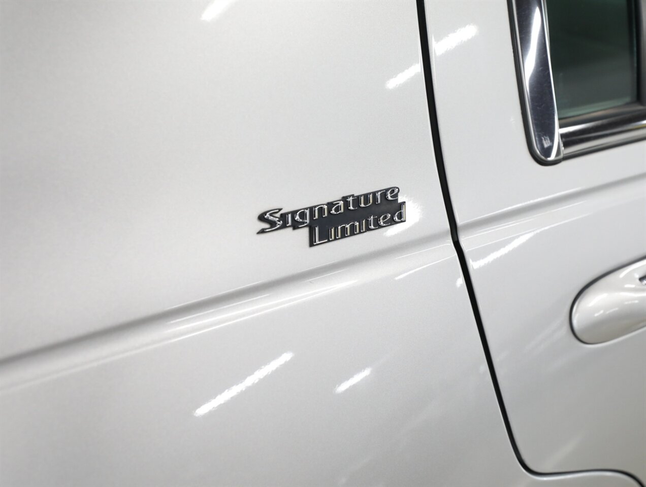 2010 Lincoln Town Car Signature Limited - Photo 9 - Addison, IL 60101