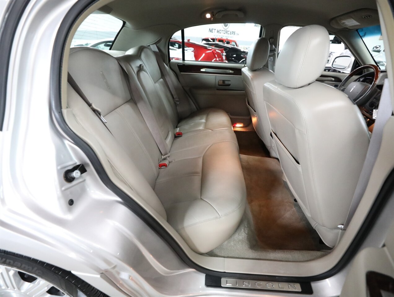 2010 Lincoln Town Car Signature Limited - Photo 20 - Addison, IL 60101