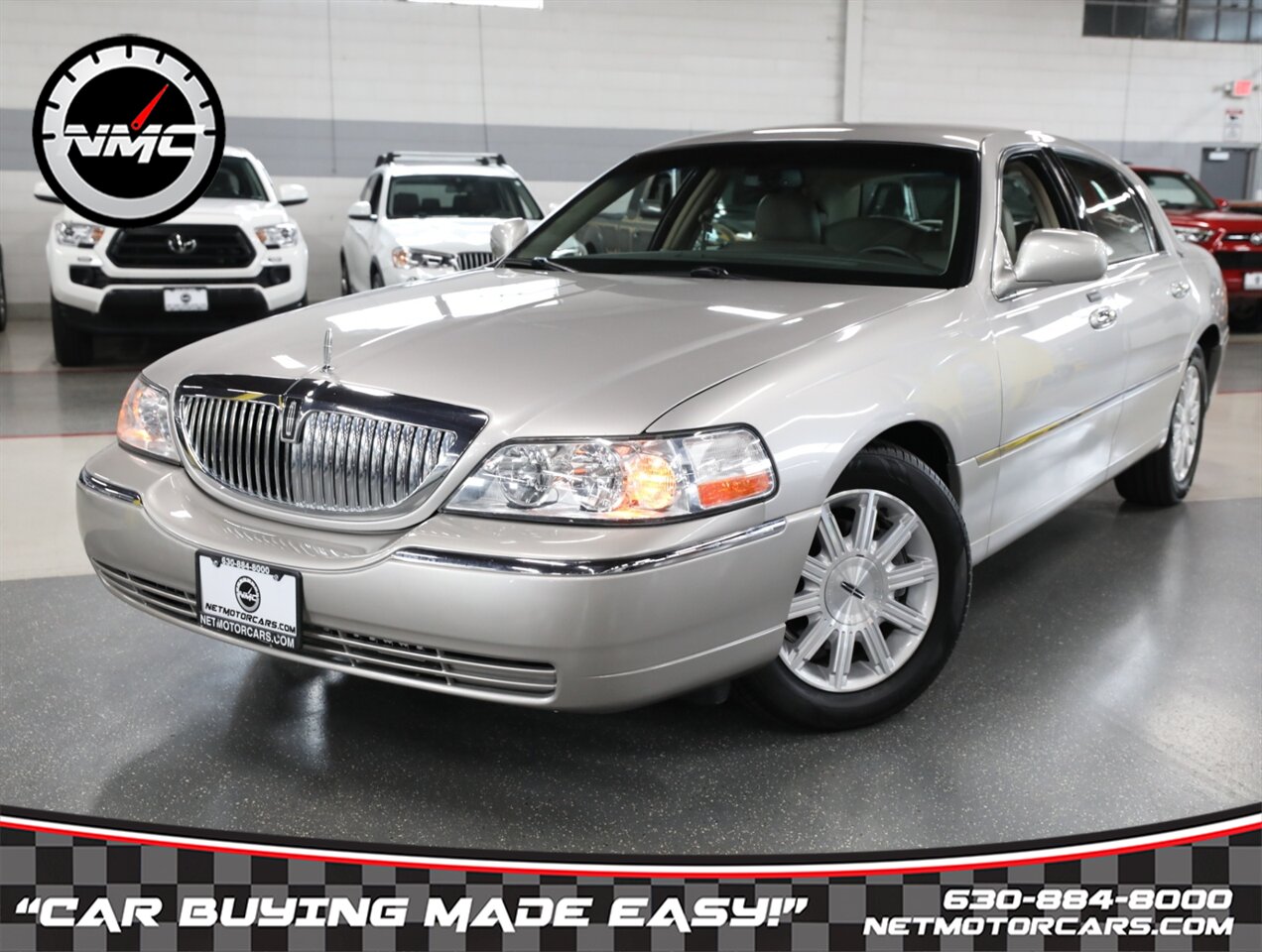 2010 Lincoln Town Car Signature Limited - Photo 1 - Addison, IL 60101