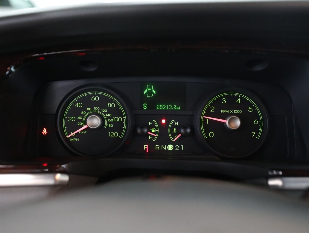 2010 Lincoln Town Car Signature Limited - Photo 32 - Addison, IL 60101