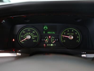 2010 Lincoln Town Car Signature Limited   - Photo 32 - Addison, IL 60101