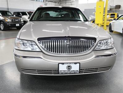 2010 Lincoln Town Car Signature Limited   - Photo 6 - Addison, IL 60101