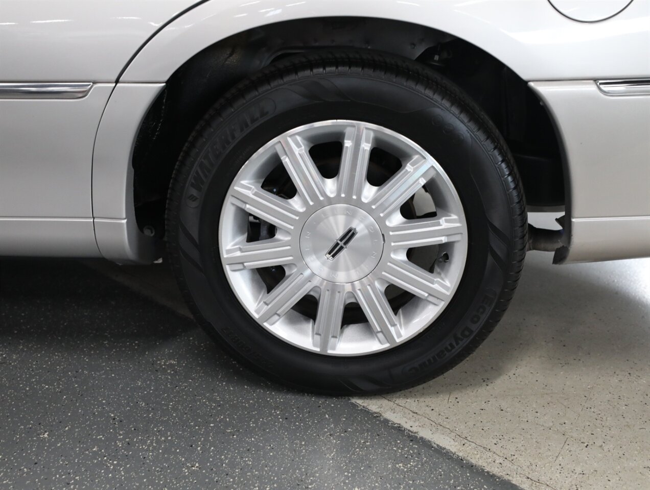 2010 Lincoln Town Car Signature Limited - Photo 35 - Addison, IL 60101