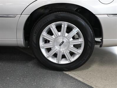 2010 Lincoln Town Car Signature Limited   - Photo 35 - Addison, IL 60101