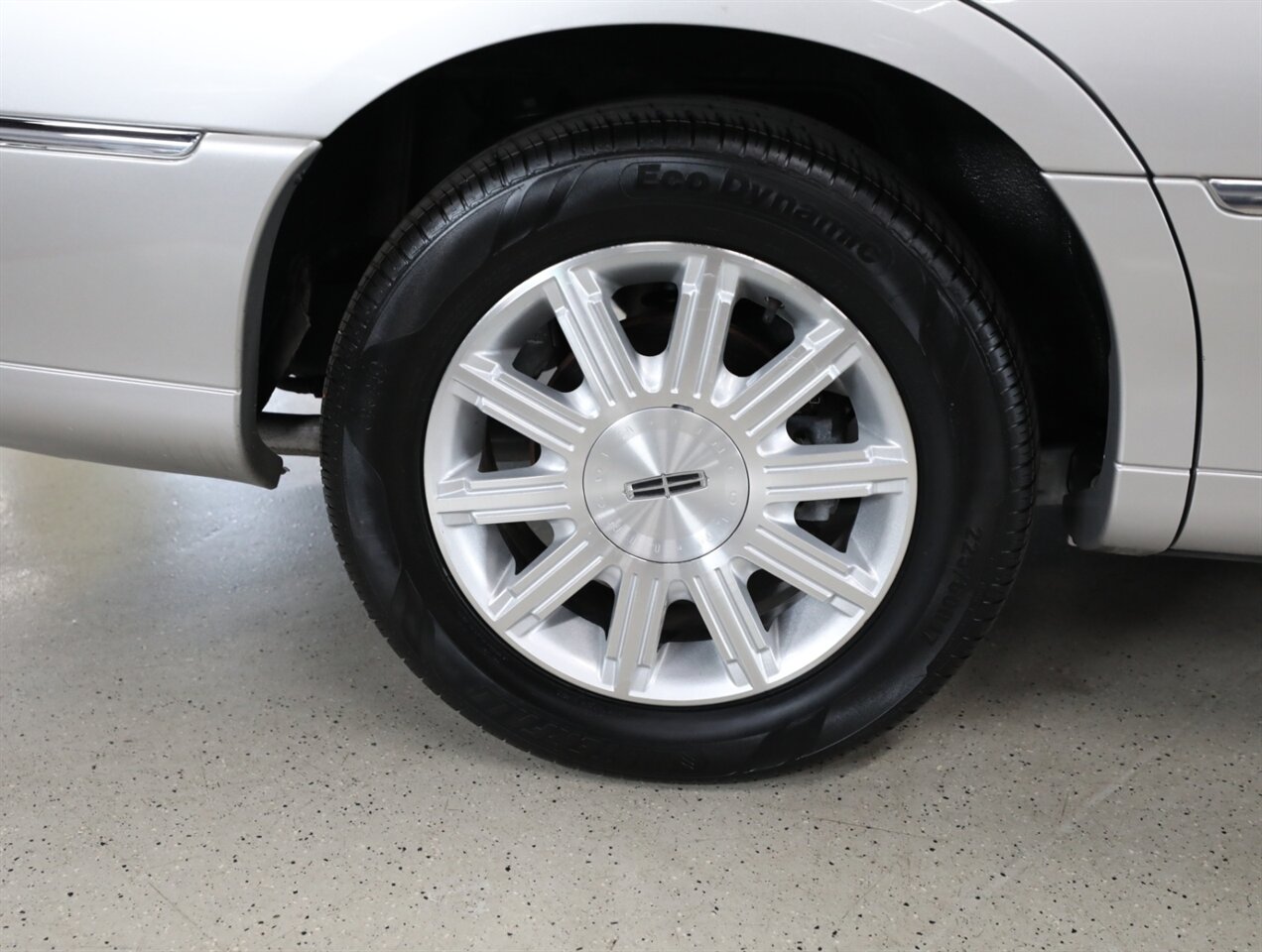 2010 Lincoln Town Car Signature Limited - Photo 38 - Addison, IL 60101