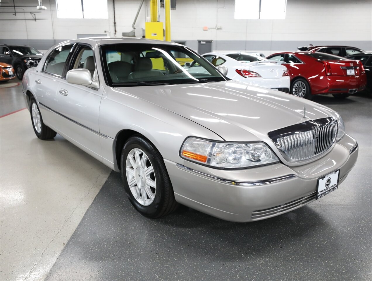2010 Lincoln Town Car Signature Limited - Photo 7 - Addison, IL 60101