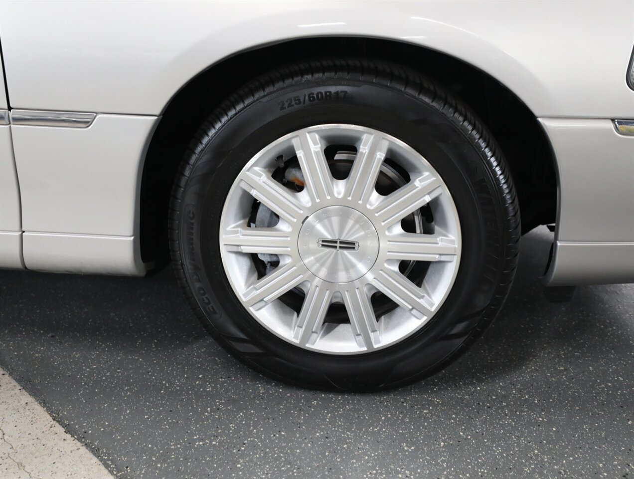 2010 Lincoln Town Car Signature Limited - Photo 37 - Addison, IL 60101