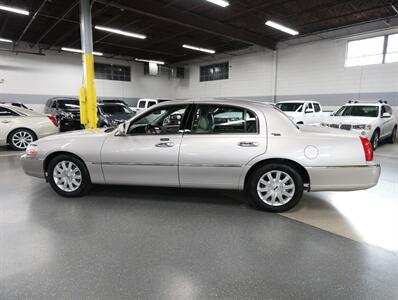 2010 Lincoln Town Car Signature Limited   - Photo 14 - Addison, IL 60101