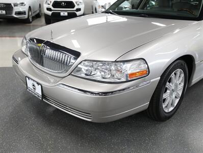 2010 Lincoln Town Car Signature Limited   - Photo 3 - Addison, IL 60101