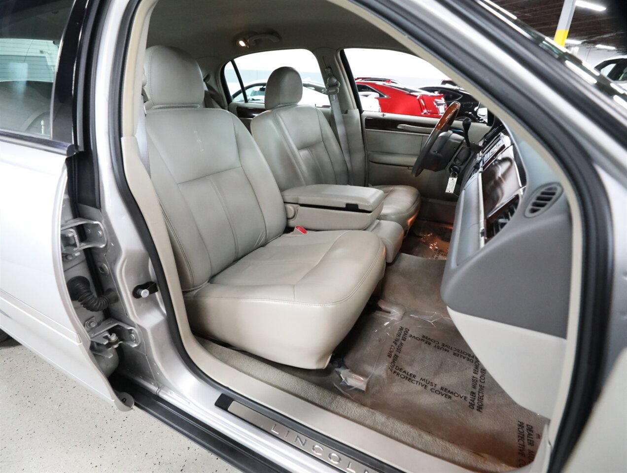 2010 Lincoln Town Car Signature Limited - Photo 17 - Addison, IL 60101