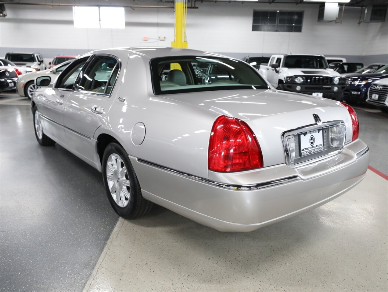 2010 Lincoln Town Car Signature Limited - Photo 12 - Addison, IL 60101