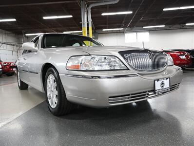 2010 Lincoln Town Car Signature Limited   - Photo 43 - Addison, IL 60101