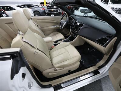 2013 Chrysler 200 Limited   - Photo 18 - Addison, IL 60101