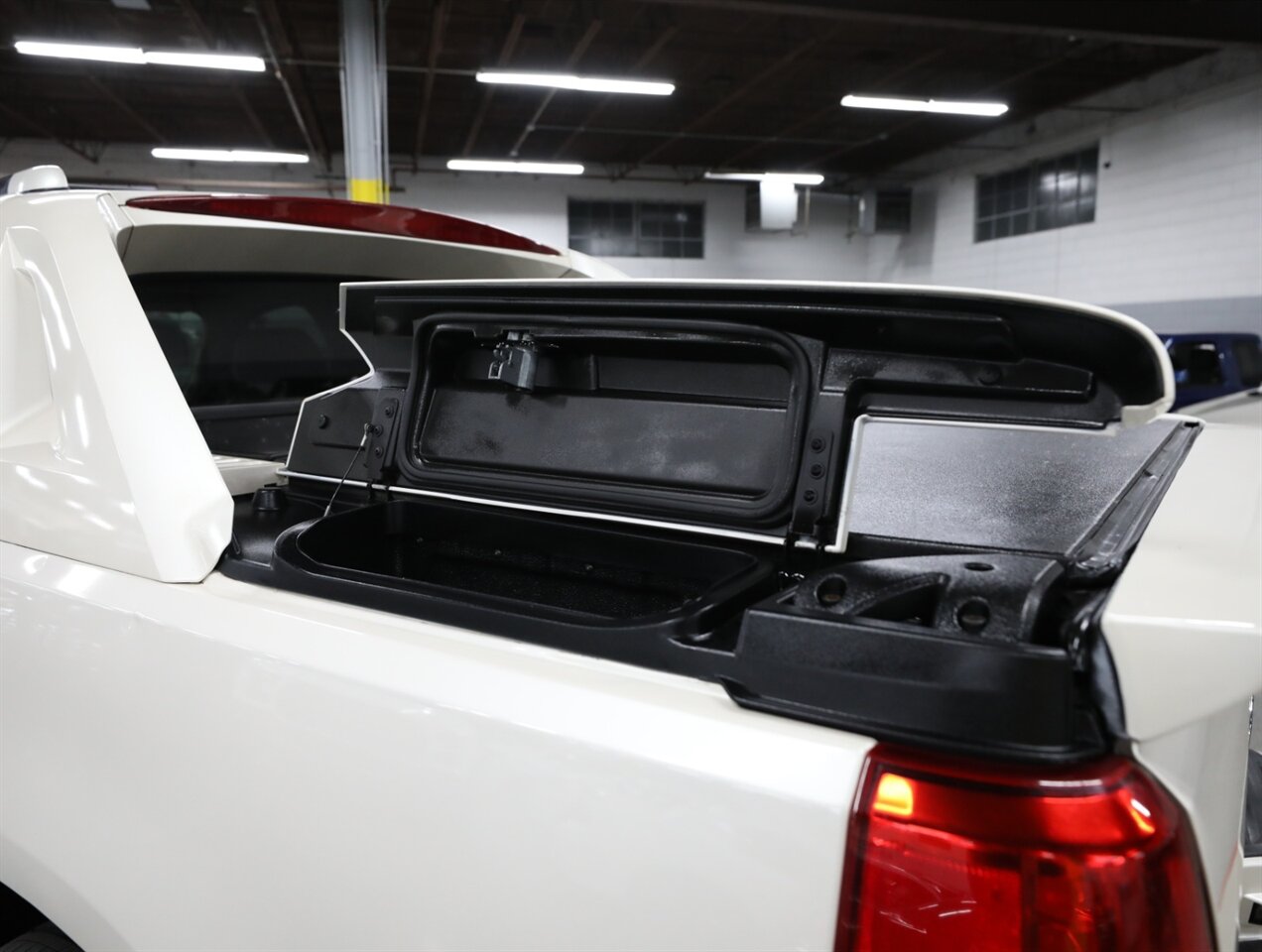 2013 Cadillac Escalade EXT Luxury - Photo 13 - Addison, IL 60101