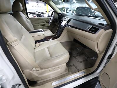 2013 Cadillac Escalade EXT Luxury - Photo 17 - Addison, IL 60101