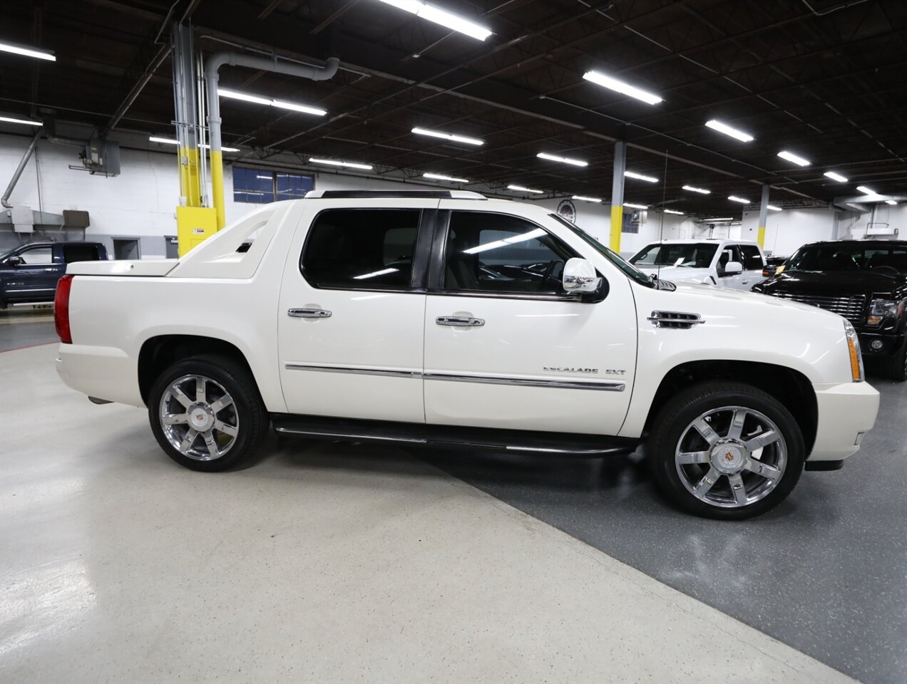 2013 Cadillac Escalade EXT Luxury - Photo 9 - Addison, IL 60101