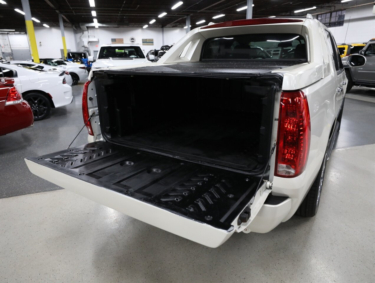 2013 Cadillac Escalade EXT Luxury - Photo 11 - Addison, IL 60101