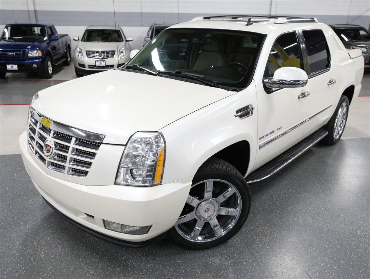 2013 Cadillac Escalade EXT Luxury - Photo 2 - Addison, IL 60101