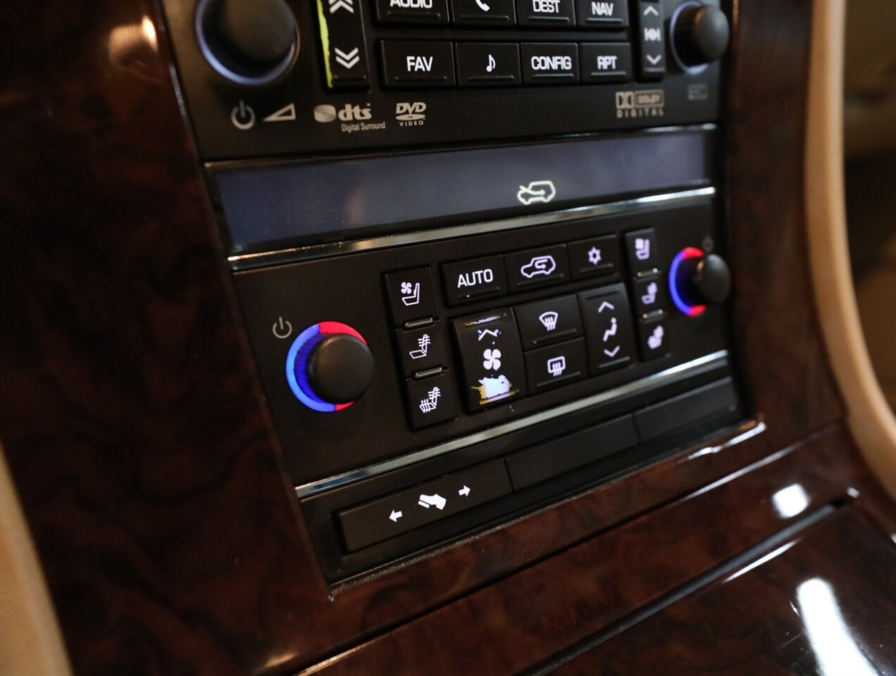 2013 Cadillac Escalade EXT Luxury - Photo 33 - Addison, IL 60101