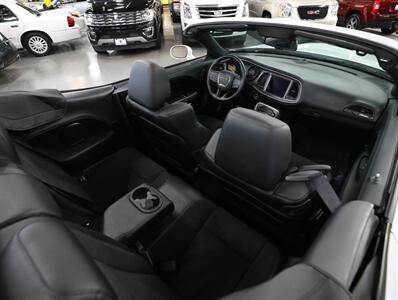 2022 Dodge Challenger R/T Plus Convertible   - Photo 16 - Addison, IL 60101