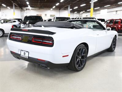 2022 Dodge Challenger R/T Plus Convertible   - Photo 11 - Addison, IL 60101