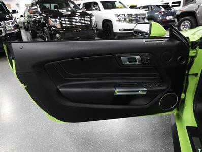 2020 Ford Mustang GT Premium Convertible - Photo 23 - Addison, IL 60101