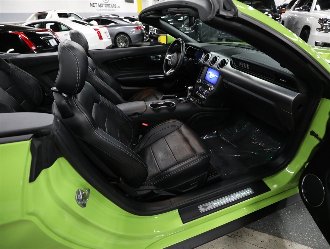 2020 Ford Mustang GT Premium Convertible - Photo 18 - Addison, IL 60101