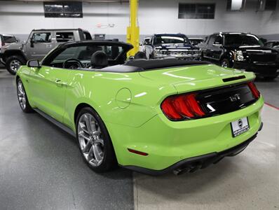 2020 Ford Mustang GT Premium Convertible - Photo 13 - Addison, IL 60101