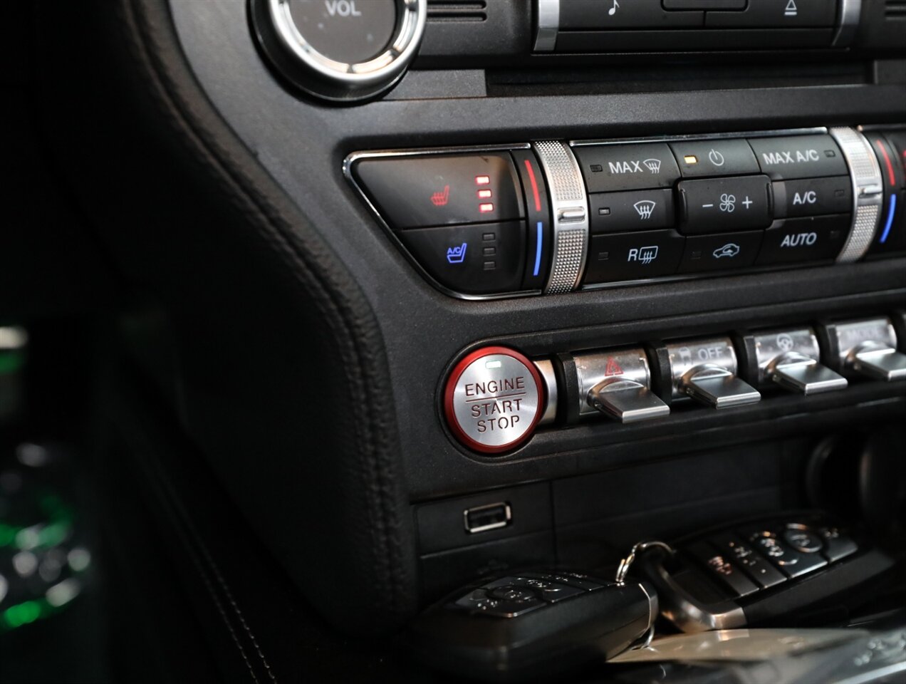 2020 Ford Mustang GT Premium Convertible - Photo 30 - Addison, IL 60101