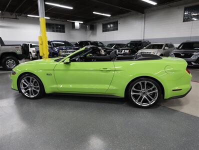 2020 Ford Mustang GT Premium Convertible - Photo 15 - Addison, IL 60101