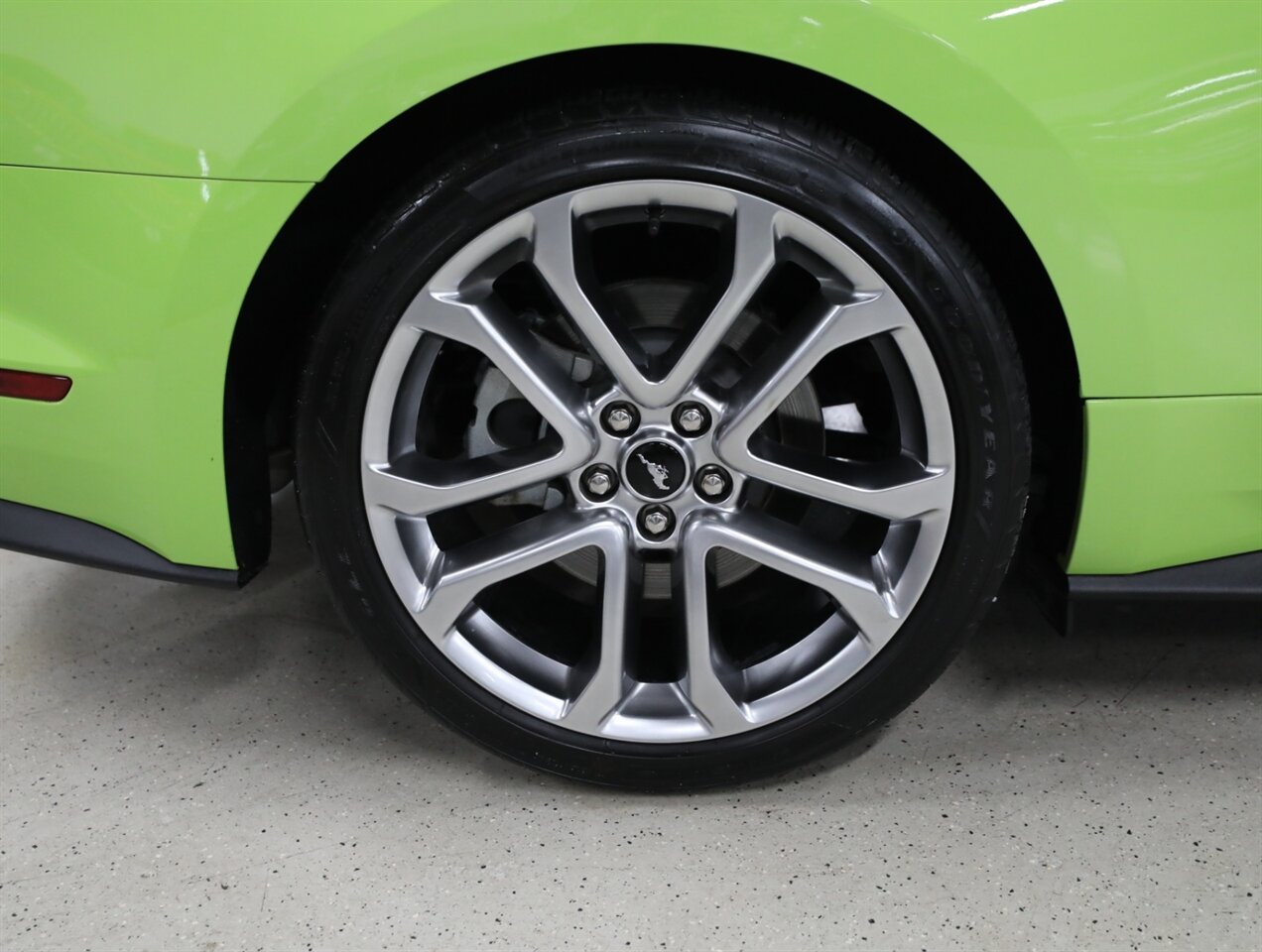 2020 Ford Mustang GT Premium Convertible - Photo 47 - Addison, IL 60101