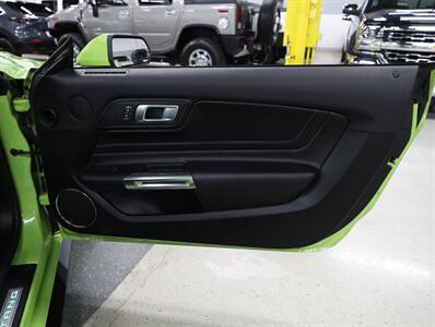 2020 Ford Mustang GT Premium Convertible - Photo 17 - Addison, IL 60101