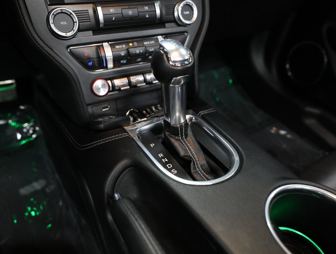 2020 Ford Mustang GT Premium Convertible - Photo 28 - Addison, IL 60101